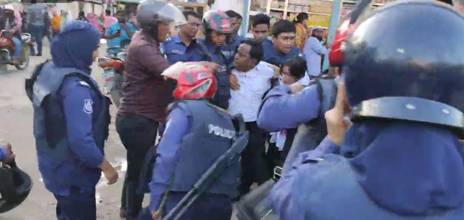 ঠাকুরগাঁওয়ে হরতালের সমর্থনে বিক্ষোভঃ আইনজীবী আটক