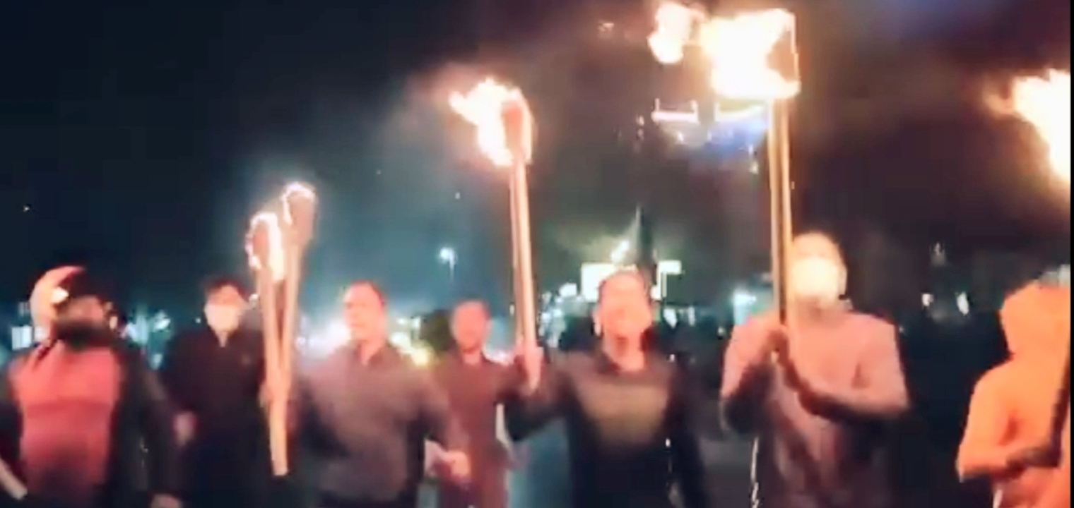 অবরোধের সমর্থনে ঠাকুরগাঁওয়ে ছাত্রদল ও যুবদলের মশাল মিছিল