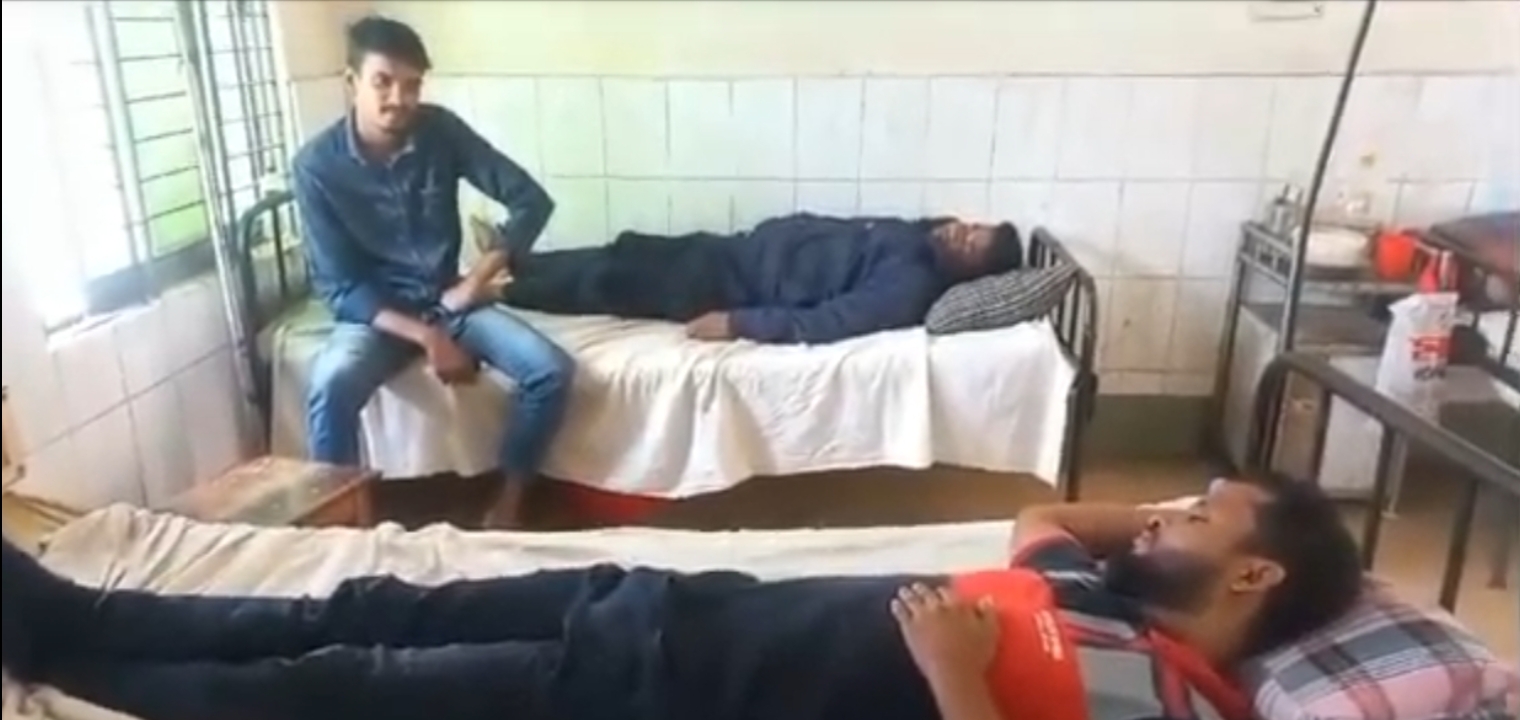 ঠাকুরগাঁও: জেলার পীরগঞ্জে বিএনপি-জামাত কর্মীদের ককটেল বিস্ফোরণ ২ পুলিশ আহত- আটক-৩।সাজানো ঘটনা বলছে বিএনপি।