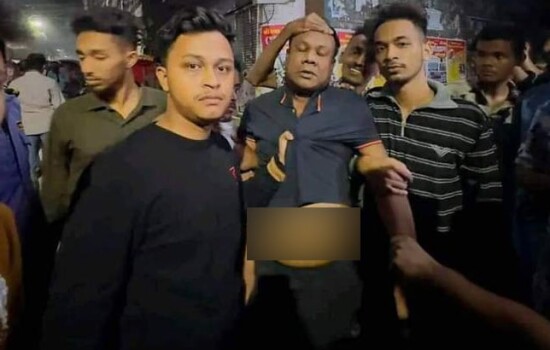 ছাত্রদলের সাবেক সভাপতিকে পিটিয়ে পুলিশে দিল ছাত্রলীগ