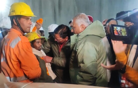 ১৭ দিন পর সুড়ঙ্গ থেকে ৪১ শ্রমিককে জীবিত উদ্ধার