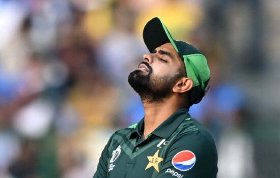 টস: পাকিস্তানকে সমুদ্রে ফেলে ব্যাটিংয়ে ইংল্যান্ড