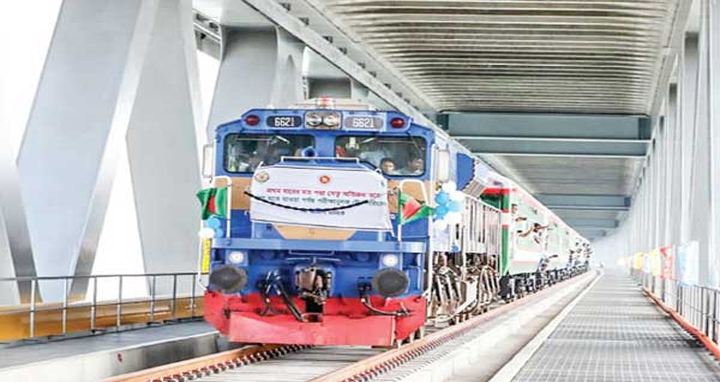 পদ্মা সেতুতে বাণিজ্যিক ট্রেন চলাচল শুরু আজ