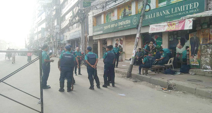 আজও পুলিশের দখলে নয়াপল্টন