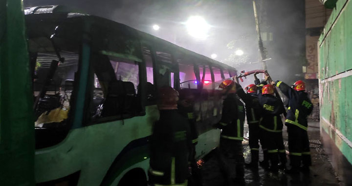 আবরোধের আগে সারাদেশে ১২টি আগুনের ঘটনা, ঢাকায় ৩ বাসে আগুন