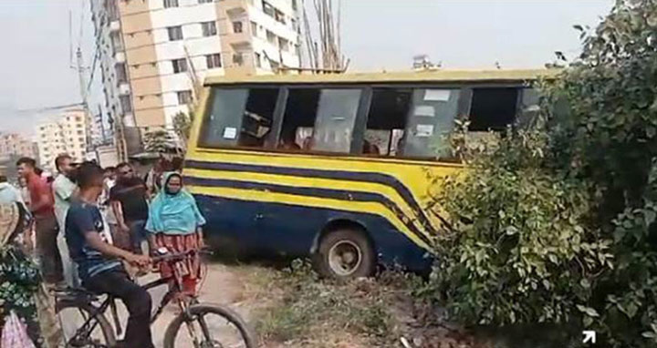 মেরাদিয়ায় বাসে আগুন, দগ্ধ ২