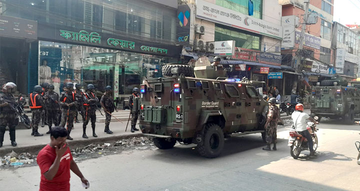 গাজীপুরে পুলিশ-পোশাক শ্রমিক সংঘর্ষ, নারী নিহত