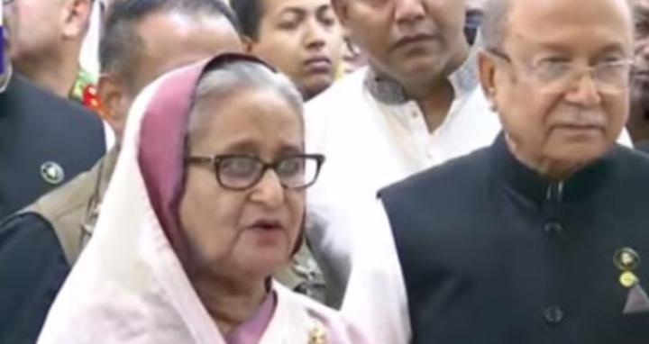 আ.লীগের মনোনয়ন ফরম বিক্রির আনুষ্ঠানিক উদ্বোধন করলেন শেখ হাসিনা