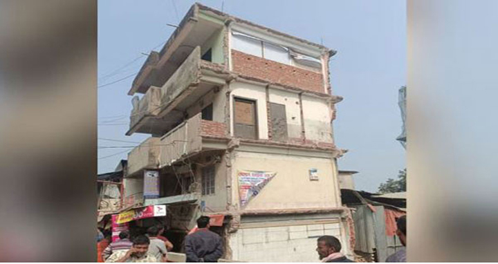 চট্টগ্রামে ৬ তলা ভবন হেলে পড়েছে