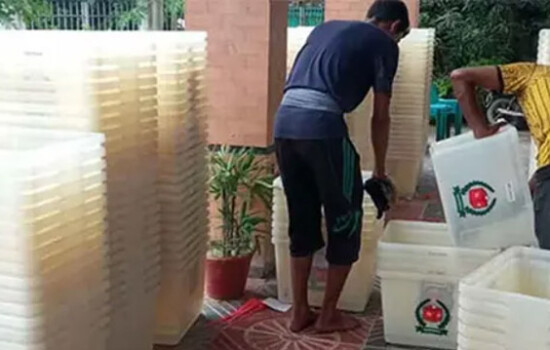 ভোটের দিন সকালে কেন্দ্রে ব্যালট পাঠানোর সিদ্ধান্ত