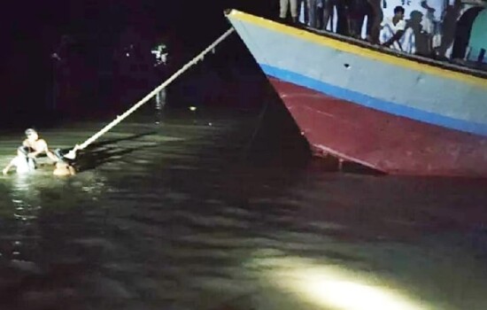 মুন্সীগঞ্জে যাত্রীবাহী ট্রলারডুবি, ৩ মরদেহ উদ্ধার