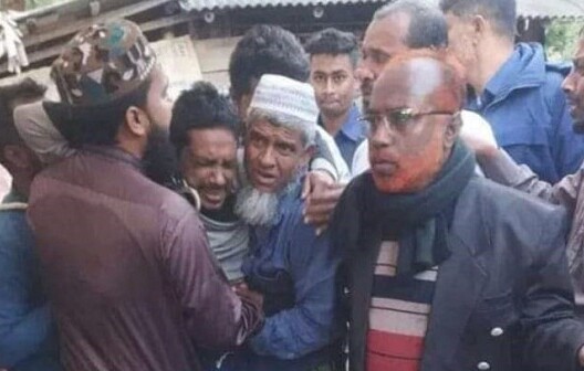 হাতকড়া পরা অবস্থায় বাবার জানাজায় যুবদল নেতা