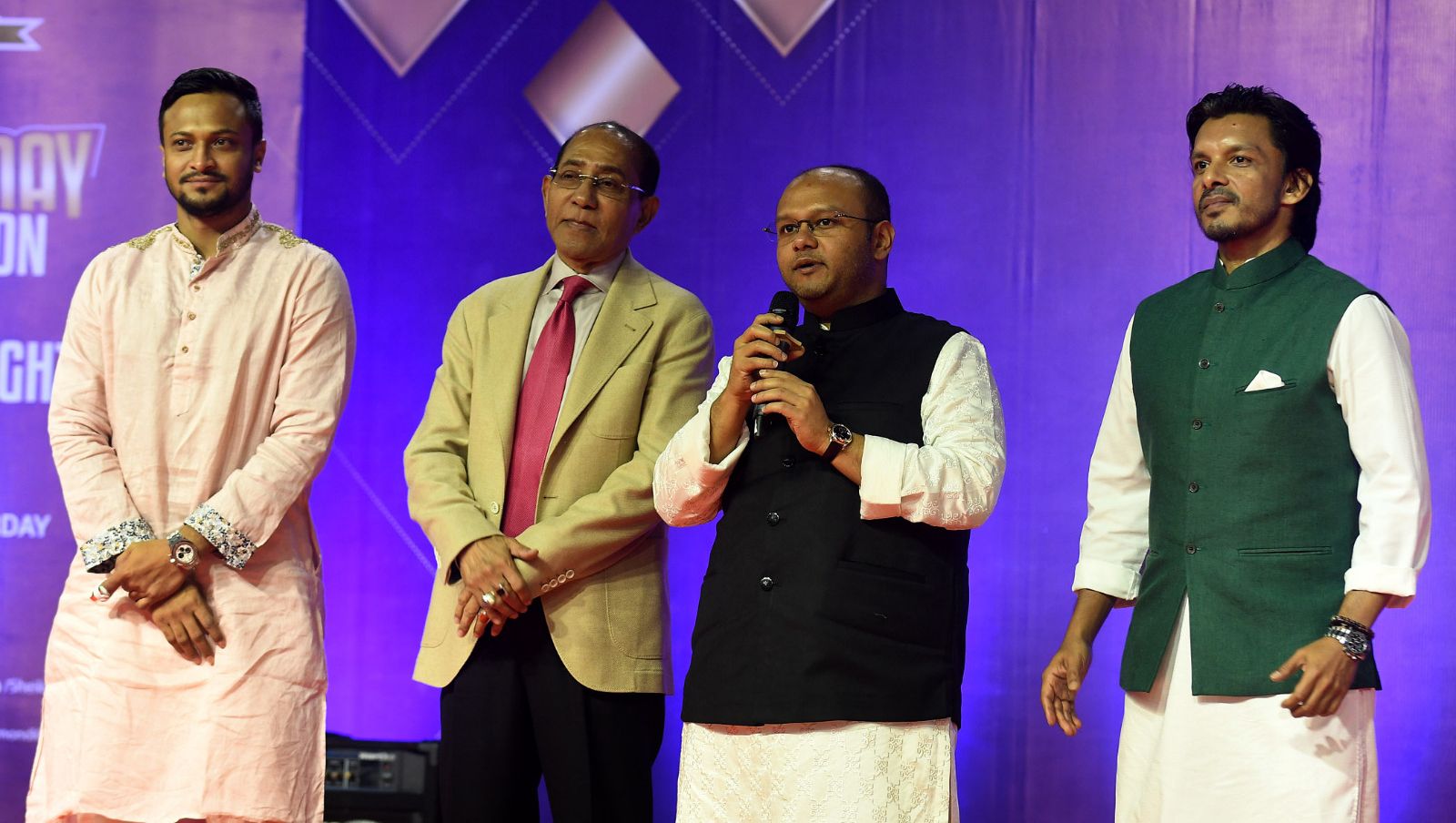 *শেখ জামালের জার্সিতে সাকিব, জাঁকালো আয়োজনে ক্লাবের মেম্বার্স নাইট*