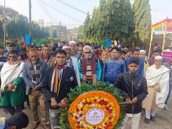 বিজয় দিবসে রওশন এরশাদের পক্ষে ময়মনসিংহে জাতীয় পার্টির পুষ্পস্তবক অর্পণ: