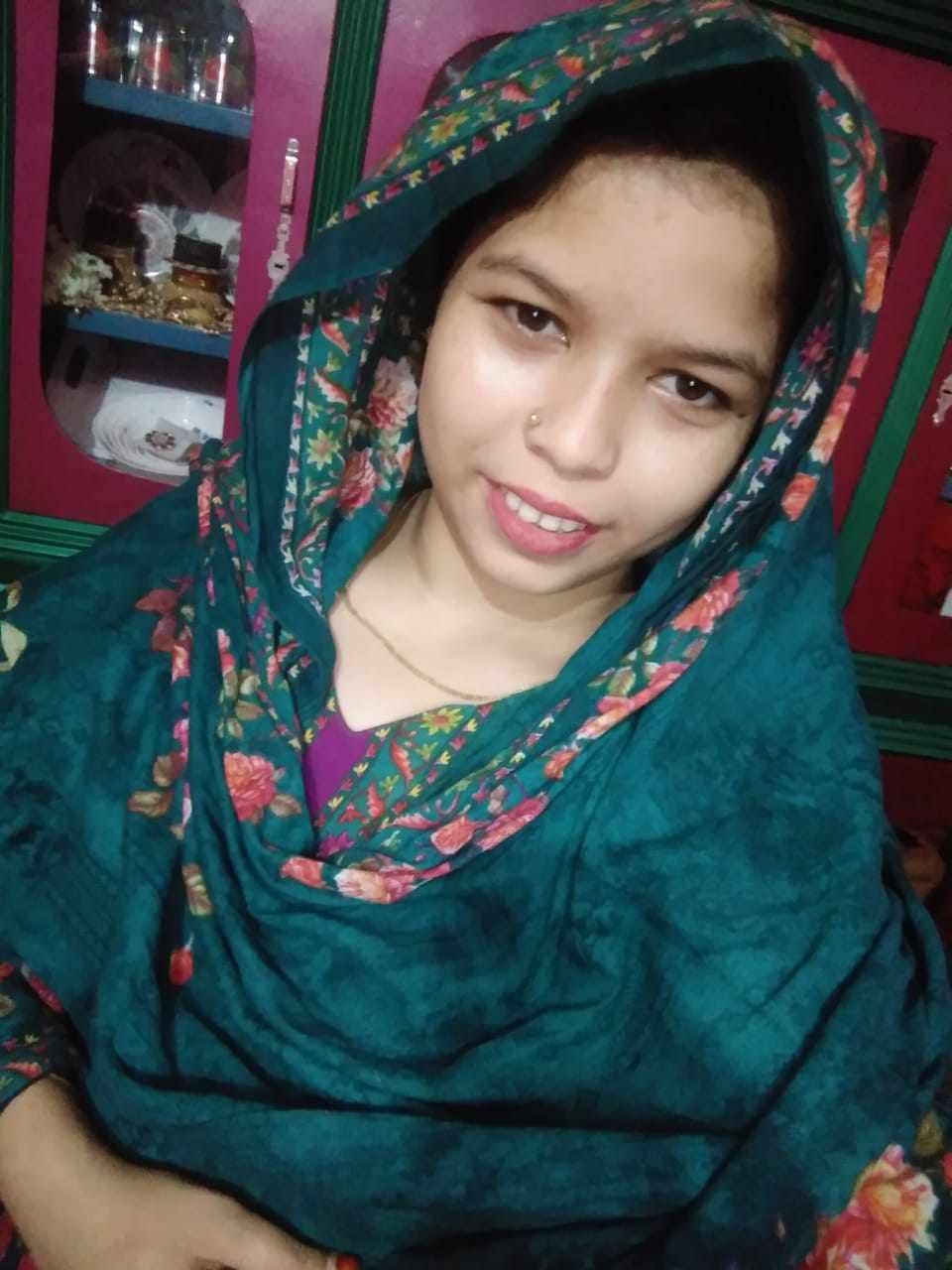 প্রবাসীর স্ত্রী কে নিয়ে হাজীগঞ্জের এক যুবক উধাও। নগদ টাকা ও স্বর্ণালংকারসহ