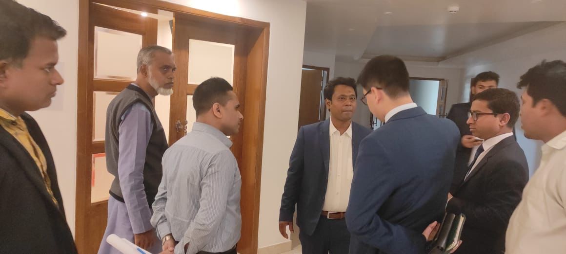 প্রিজাইডিং অফিসারদের নিয়ে এমপির গোপন বৈঠকে ম্যাজিস্ট্রেটের হানা