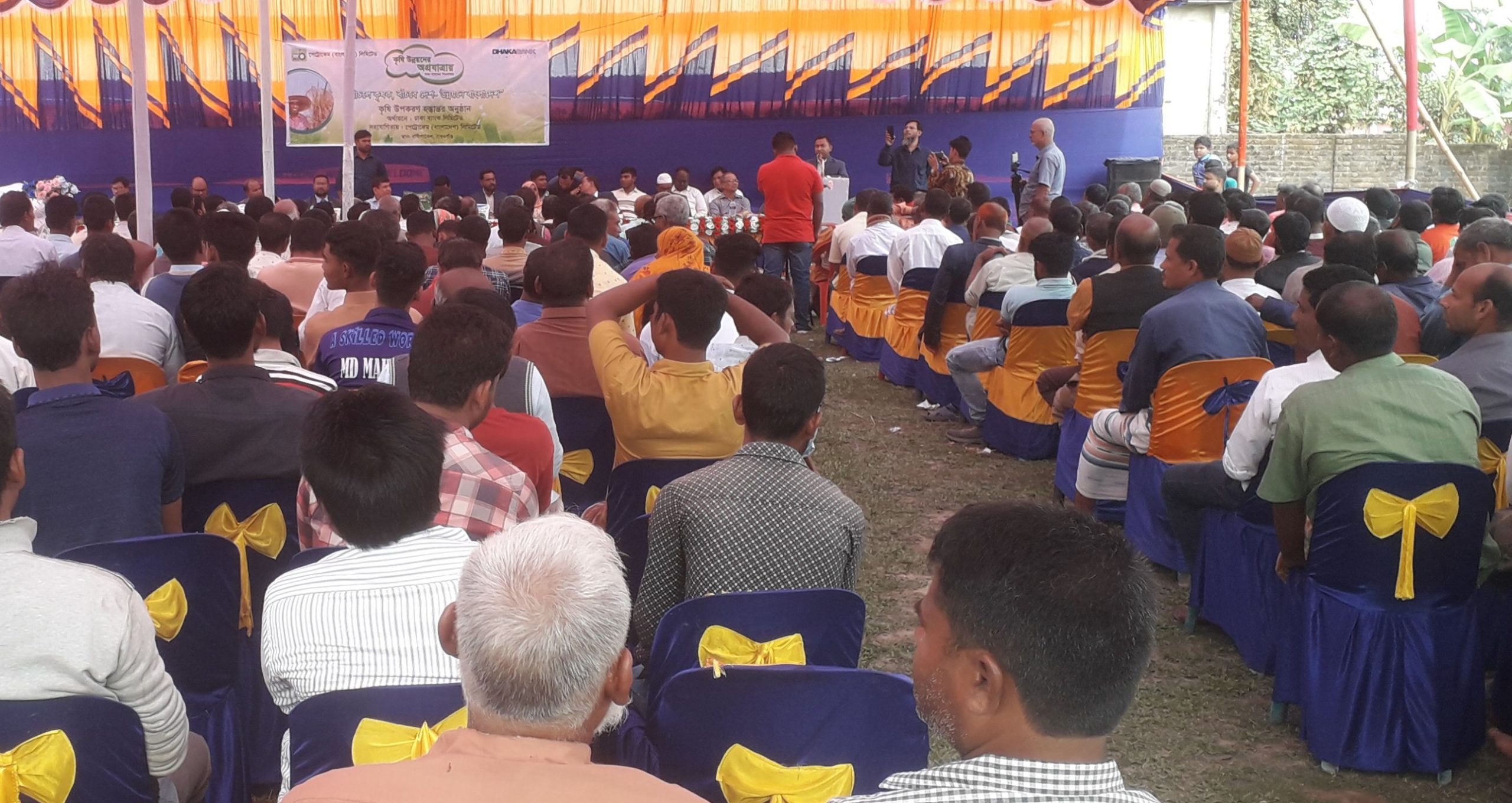 ঠাকুরগাঁওয়ে ৫শ কৃষকের মাঝে কৃষি উপকরণ বিতরণ