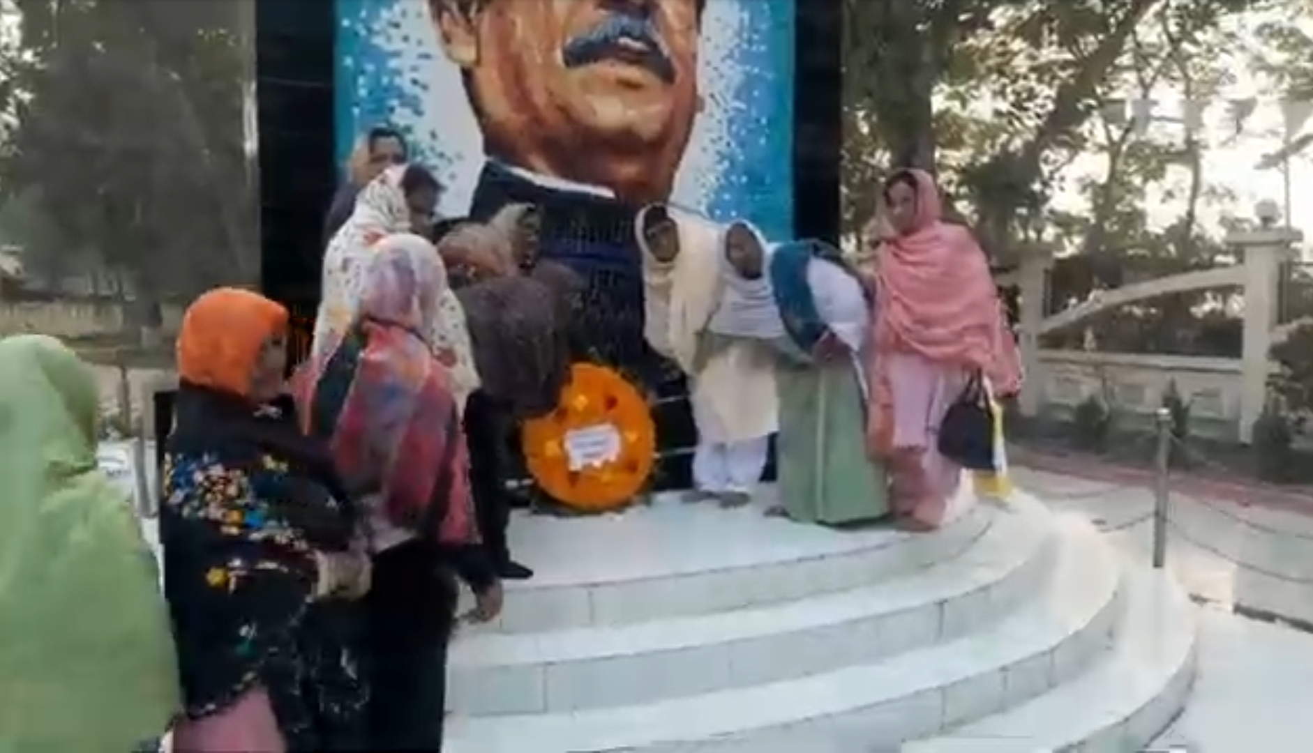 ঠাকুরগাঁও ১ আসনে সুপ্রিম কোর্ট থেকে স্বতন্ত্র প্রার্থীতা ফিরে পাওয়া তাহমিনা মোল্লার সাথে সাংবাদিকদের মতবিনিময়ে প্রশাসনের বাঁধা