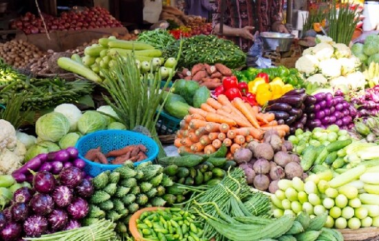 অবরোধ ও বৃষ্টির ছুতায় ফের সবজির দর চড়া