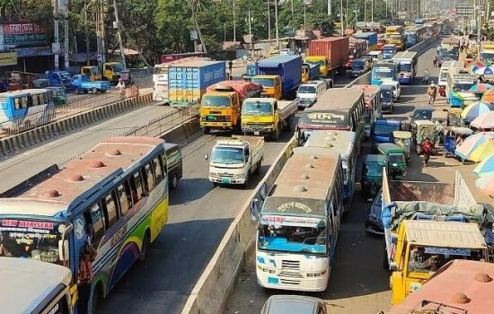 ঢাকা-চট্টগ্রাম মহাসড়কে ৫ কিলোমিটার তীব্র যানজট