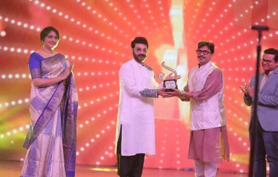 কলকাতায় ‘সেরা বাঙালি’ পুরস্কার পেলেন চঞ্চল চৌধুরী