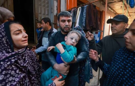 হাসপাতালগুলোয় ইসরায়েলের হামলা, গাজায় বাস্তুচ্যুত ১৮ লাখ