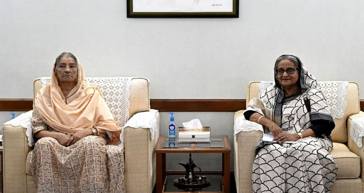 প্রধানমন্ত্রীর সঙ্গে সাক্ষাৎ করতে গণভবনে রওশন এরশাদ