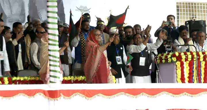 টুঙ্গিপাড়ায় জনসভায় যোগ দিয়েছেন শেখ হাসিনা