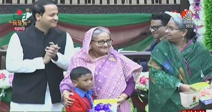 পাঠ্যপুস্তক বিতরণ কার্যক্রমের উদ্বোধন করলেন প্রধানমন্ত্রী