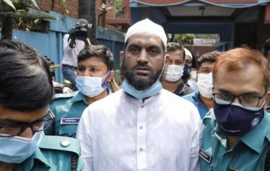 প্রিজনভ্যানে উঠানোর সময় যে কষ্টের কথা বলে গেলেন মামুনুল হক