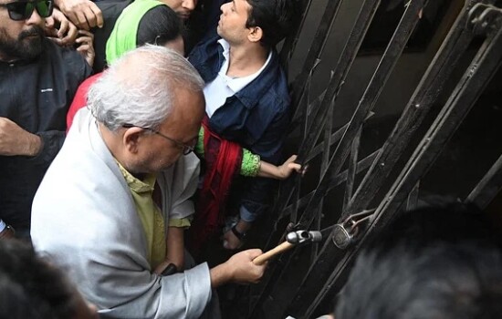 তালা ভেঙে কেন্দ্রীয় কার্যালয়ে বিএনপি নেতারা