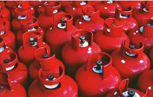 বছরের শুরুতেই বাড়লো এলপিজির দাম