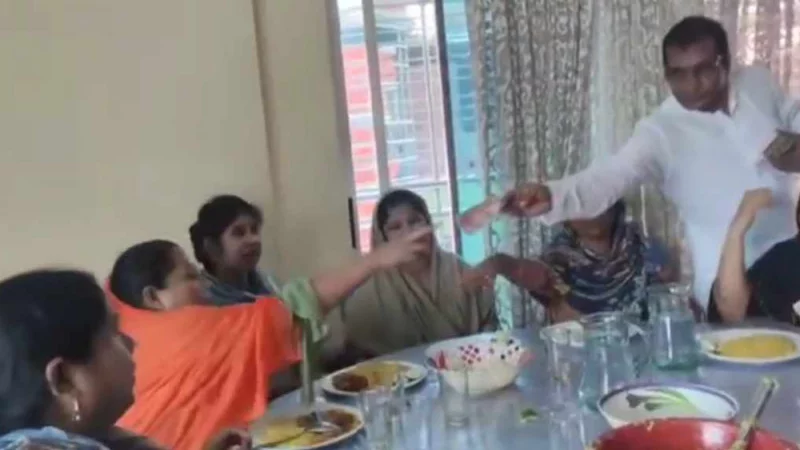 রূপগঞ্জে টাকা দিয়ে ভোট কিনছেন মন্ত্রী গাজী!