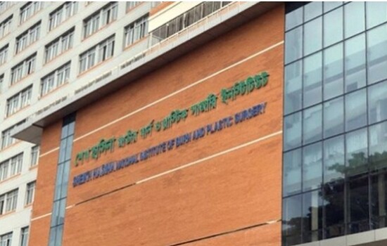 বেনাপোল এক্সপ্রেসে আগুনে দগ্ধ ৮ জনের অবস্থা আশঙ্কাজনক