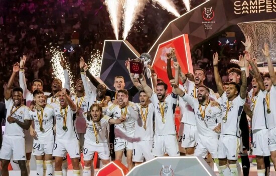 ভিনিসিয়ুসের দুর্দান্ত হ্যাটট্রিকে বার্সাকে উড়িয়ে শিরোপা জিতল রিয়াল