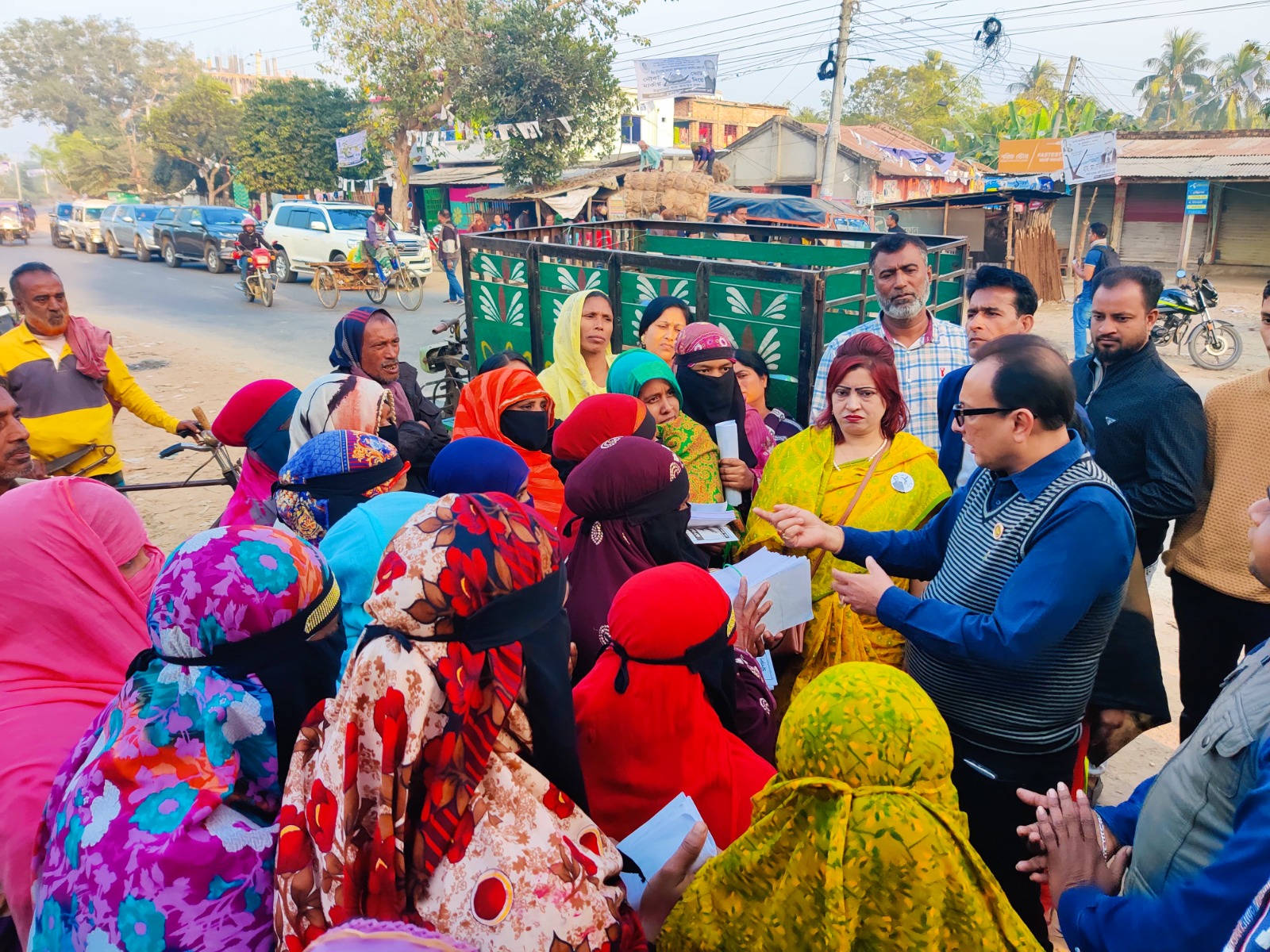 নারী ভোটারদের কাছে জনপ্রিয়তার শীর্ষে দিলীপ আগরওয়ালা