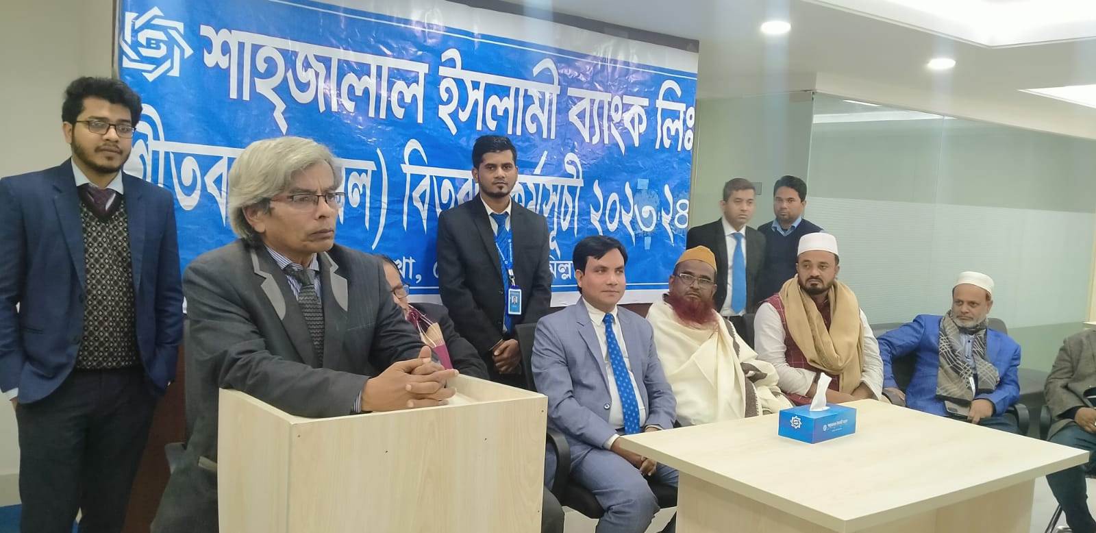 শীতার্তদের মাঝে শাহজালাল ইসলামী ব্যাংক লিঃ’র ৫ শত কম্বল বিতরণ