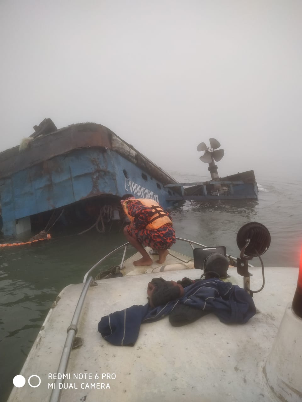 পাটুরিয়ায় ফেরি ডুবি, জীবিত উদ্ধার ৬ জন