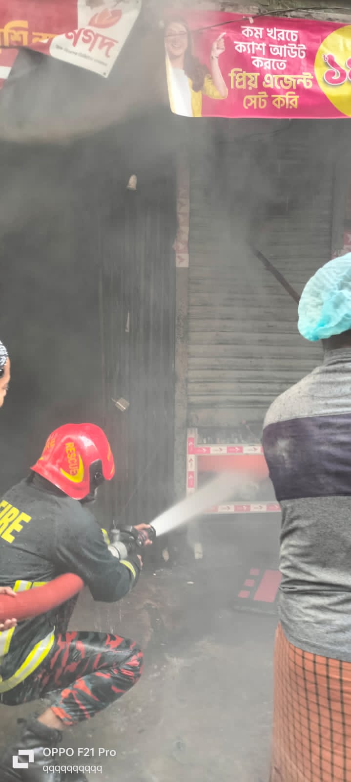 চকবাজারের সোলায়মান টাওয়ারে আগুন, নিয়ন্ত্রণে ৬ ইউনিট