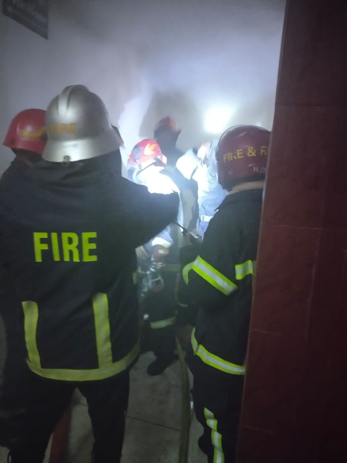 তোপখানায় মেহেরবা প্লাজায় আগুন, উদ্ধার তিন