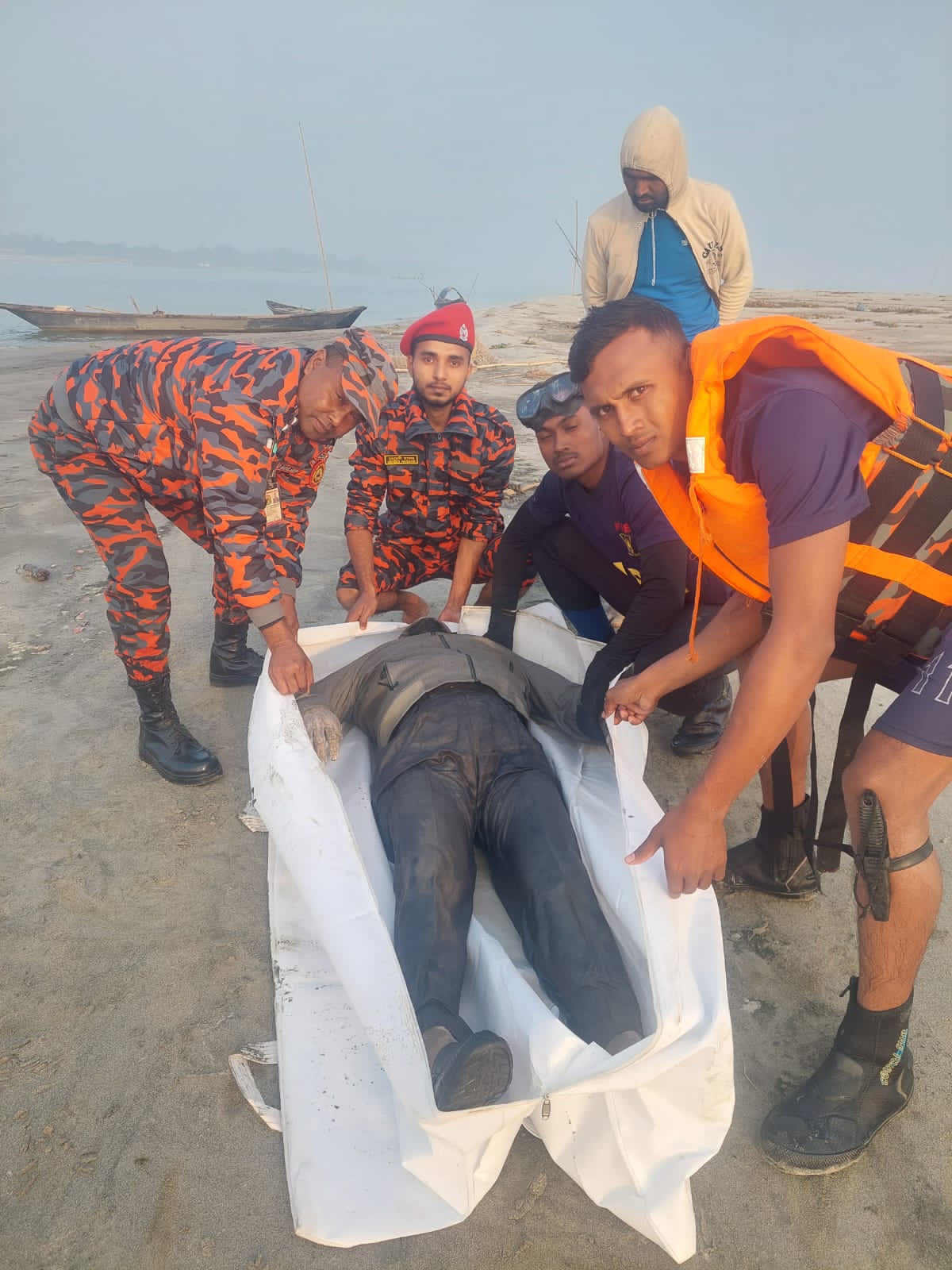 ফেরি ডুবির ঘটনায় নিখোঁজ মাস্টারের মরদেহ উদ্ধার