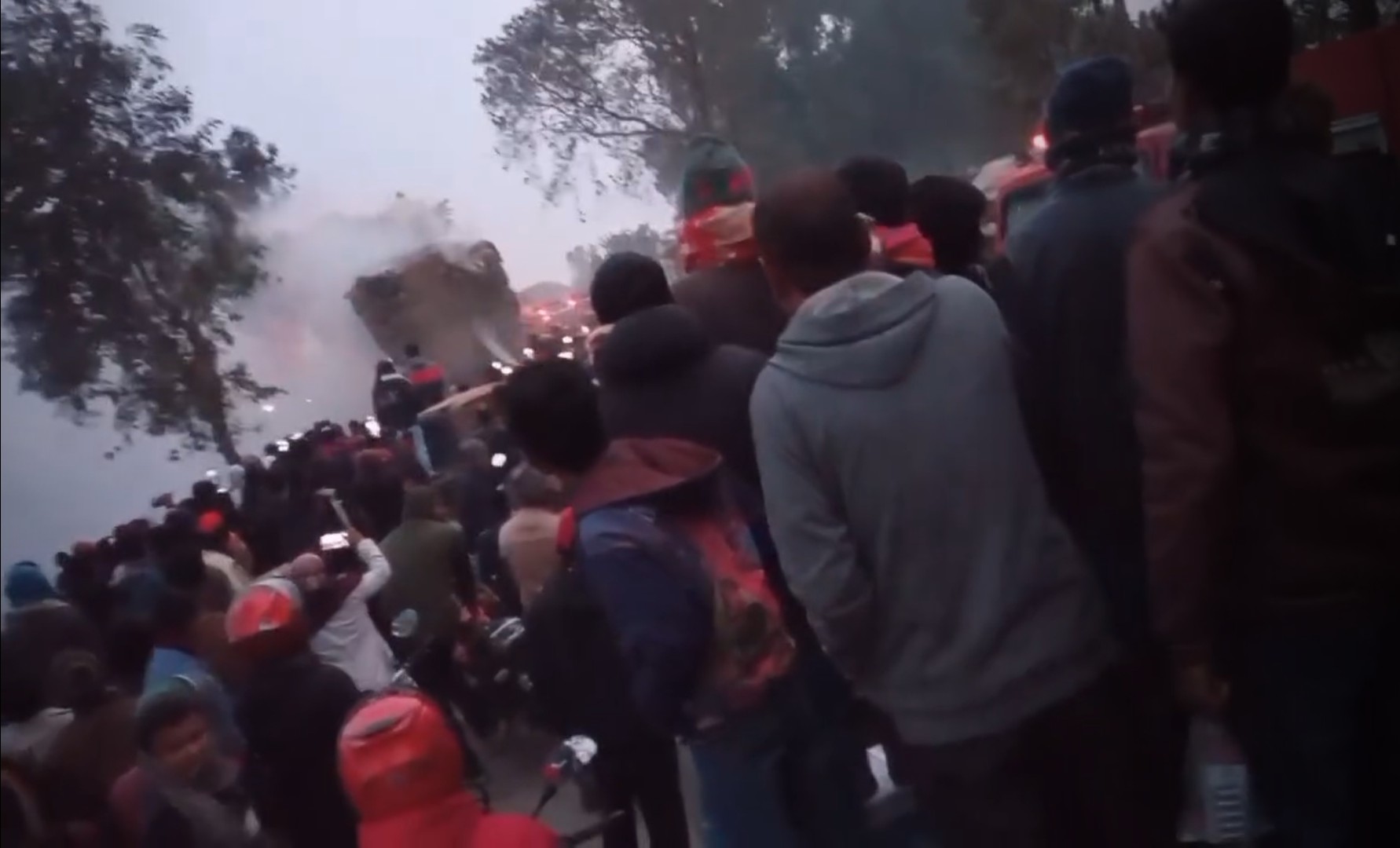 ঠাকুরগাঁওয়ে চলন্ত পাটবোঝাই ট্রাকে আগুন