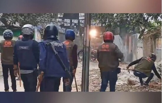 কুমিল্লায় পুলিশ-বিএনপি সংঘর্ষে গুলি-ইটপাটকেল নিক্ষেপ, আহত ১০