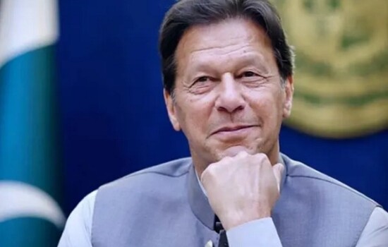 আত্মসমর্পণ করলেই সব মামলার ইতি ঘটবে: ইমরান খান