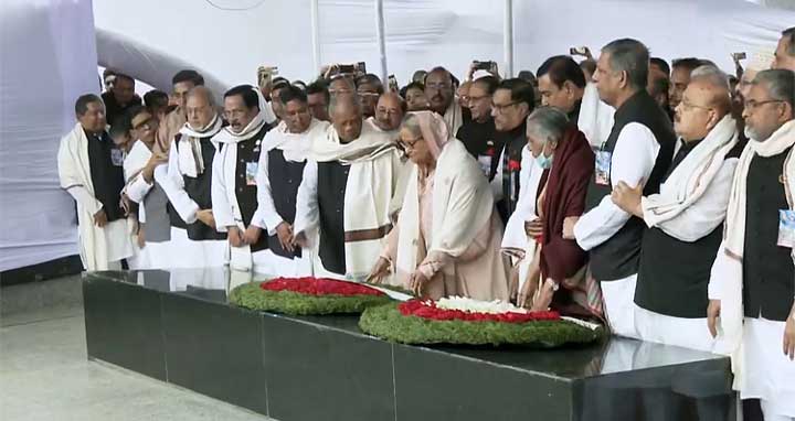 বঙ্গবন্ধুর স্বদেশ প্রত্যাবর্তন দিবসে প্রধানমন্ত্রীর শ্রদ্ধা নিবেদন