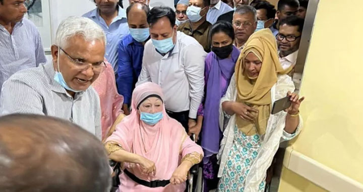 ৫ মাস পর হাসপাতাল ছাড়লেন খালেদা জিয়া