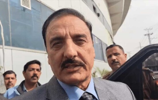 কারচুপি স্বীকার করায় পাকিস্তানের নির্বাচনী কর্মকর্তা আটক