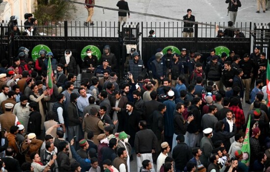 ফল প্রকাশে দেরি, আন্দোলনের ডাক পিটিআইয়ের