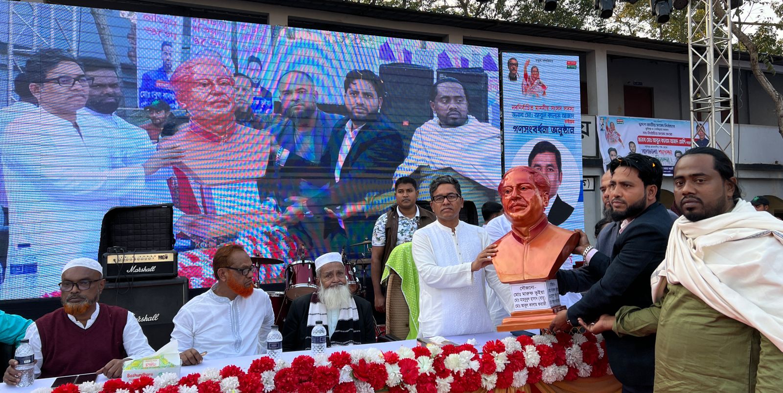 অসহায় ও নিপীড়িত মানুষের পাশে দাঁড়াতে এসেছি —- এমপি আবুল কালাম আজাদ