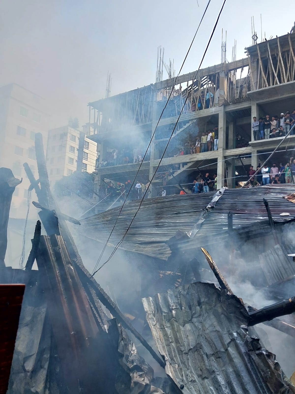 মিরপুরে ঝিলপাড় বস্তিতে আগুন, নিয়ন্ত্রণে ৮ ইউনিট